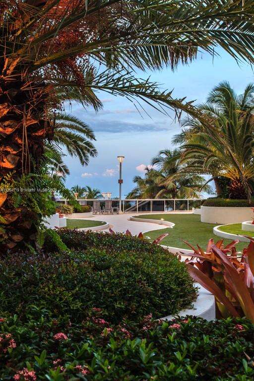 Decoplage at 100 Lincoln Rd, Miami Beach, FL 33139 - For Rent photo 4