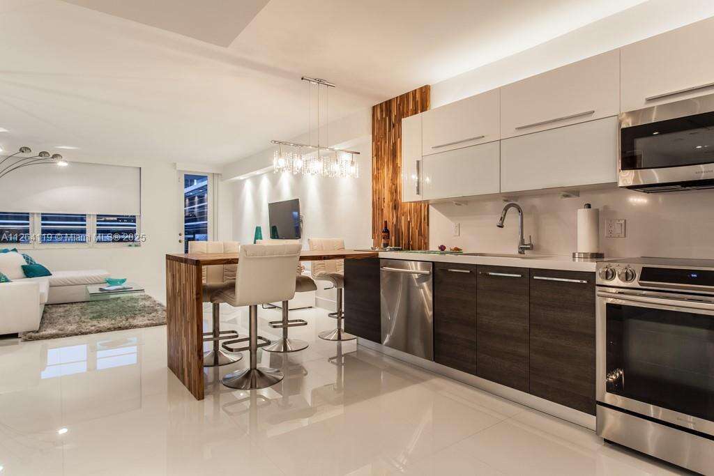 Decoplage at 100 Lincoln Rd, Miami Beach, FL 33139 - For Rent photo 9