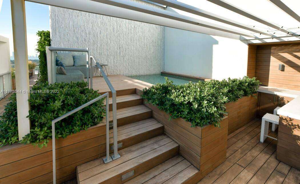 W South Beach at 2201 Collins Ave, Miami Beach, FL 33139 - For Rent photo 5