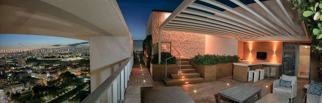 W South Beach at 2201 Collins Ave, Miami Beach, FL 33139 - For Rent photo 6