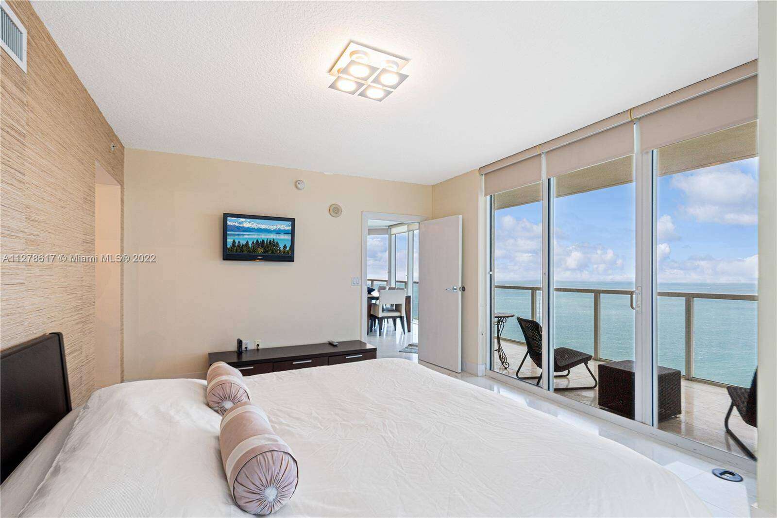 La Perla at 16699 Collins Ave, Sunny Isles Beach, FL 33160 - For Rent photo 11