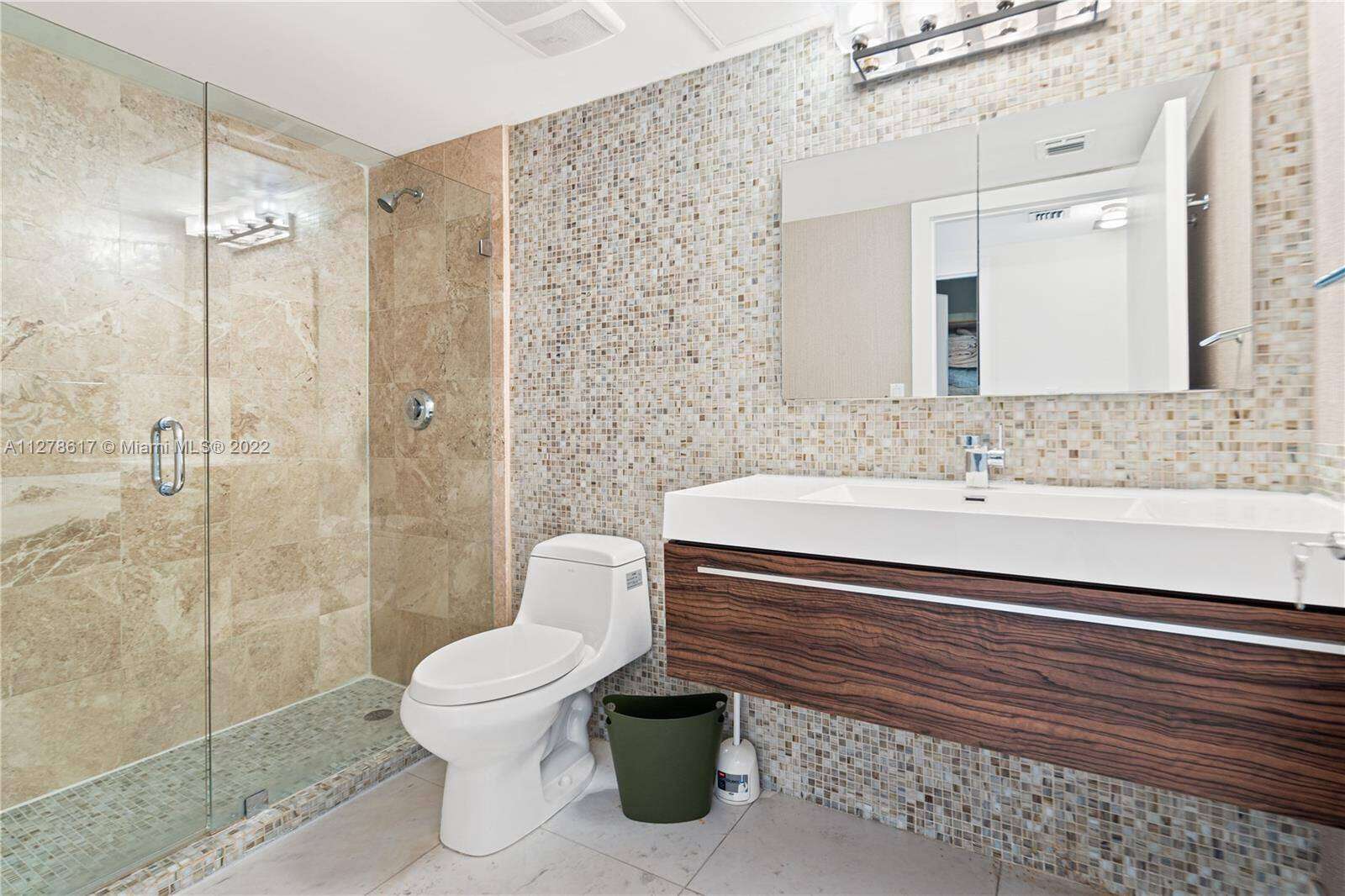 La Perla at 16699 Collins Ave, Sunny Isles Beach, FL 33160 - For Rent photo 13