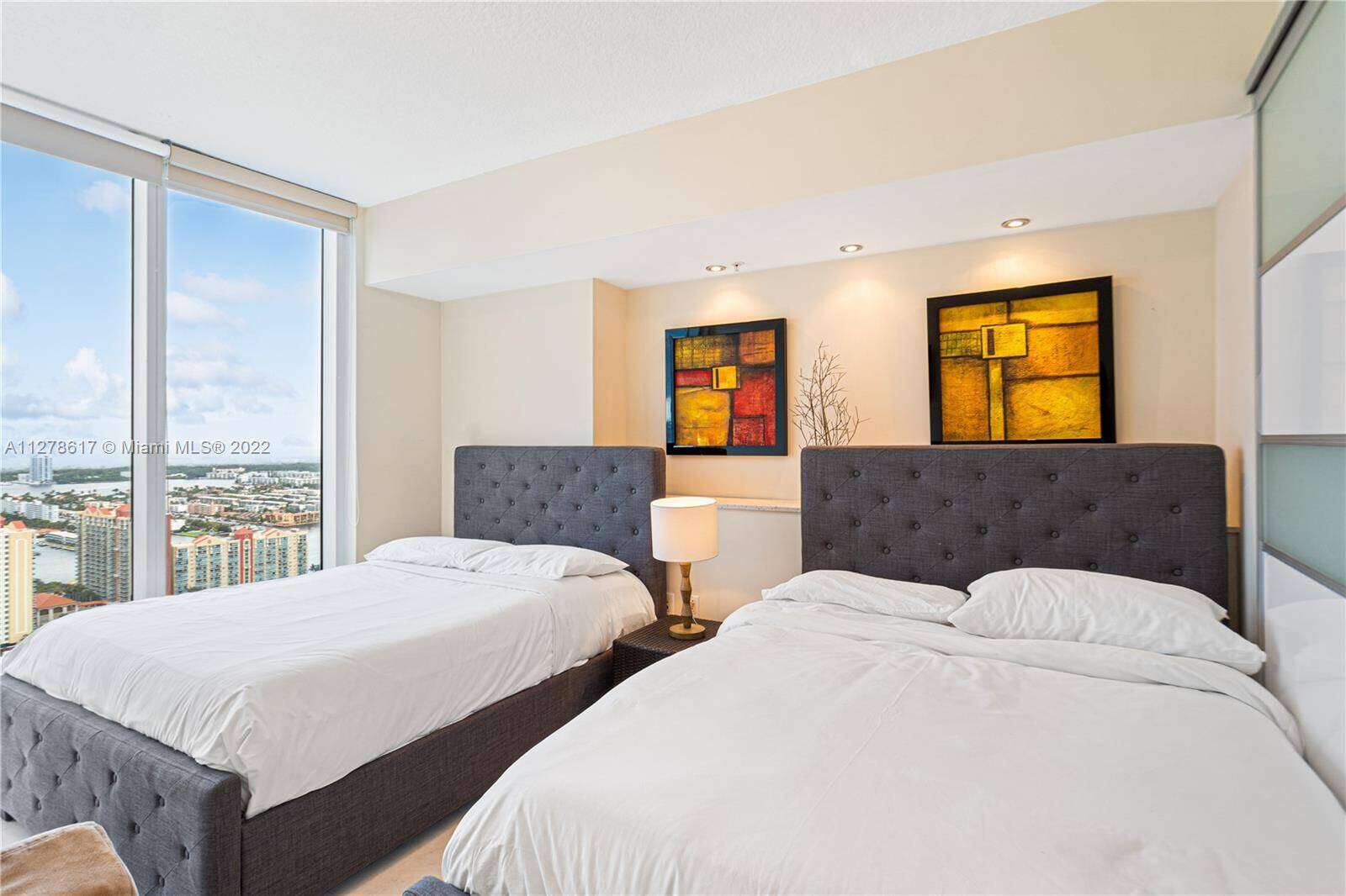 La Perla at 16699 Collins Ave, Sunny Isles Beach, FL 33160 - For Rent photo 14