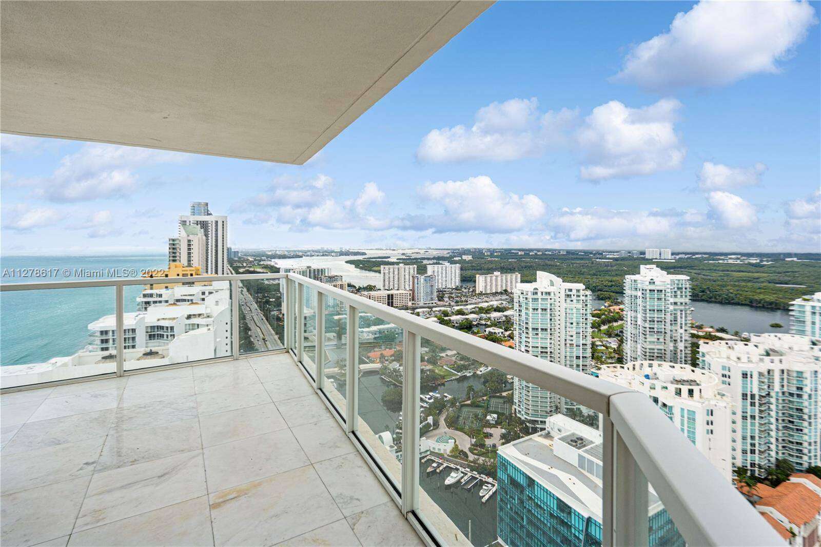 La Perla at 16699 Collins Ave, Sunny Isles Beach, FL 33160 - For Rent photo 4