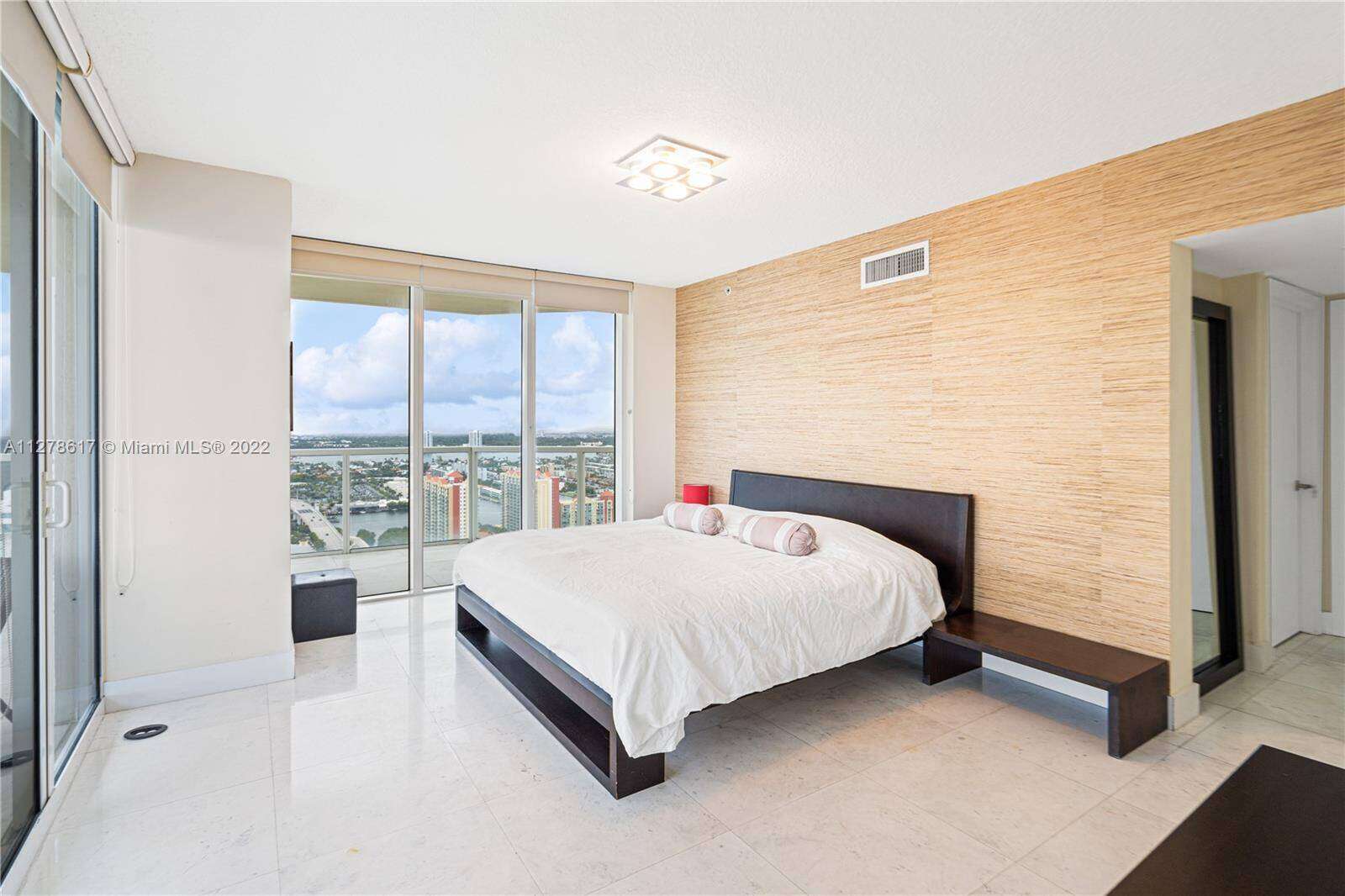 La Perla at 16699 Collins Ave, Sunny Isles Beach, FL 33160 - For Rent photo 9