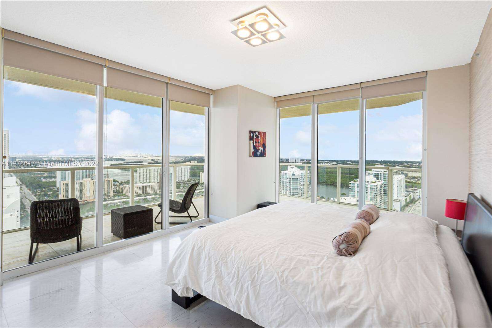 La Perla at 16699 Collins Ave, Sunny Isles Beach, FL 33160 - For Rent photo 10