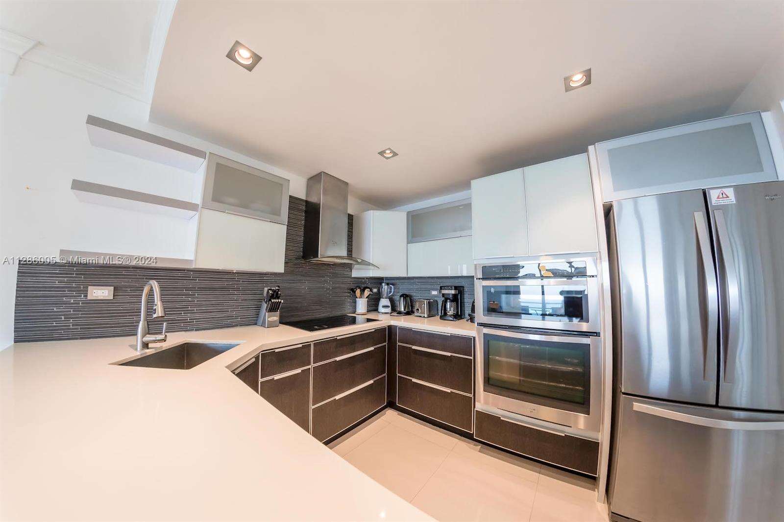 The Pavilion at 5601 Collins Ave, Miami Beach, FL 33140 - For Rent photo 9