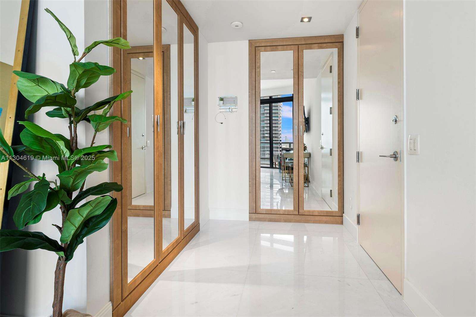 W South Beach at 2201 Collins Ave, Miami Beach, FL 33139 - For Rent photo 10