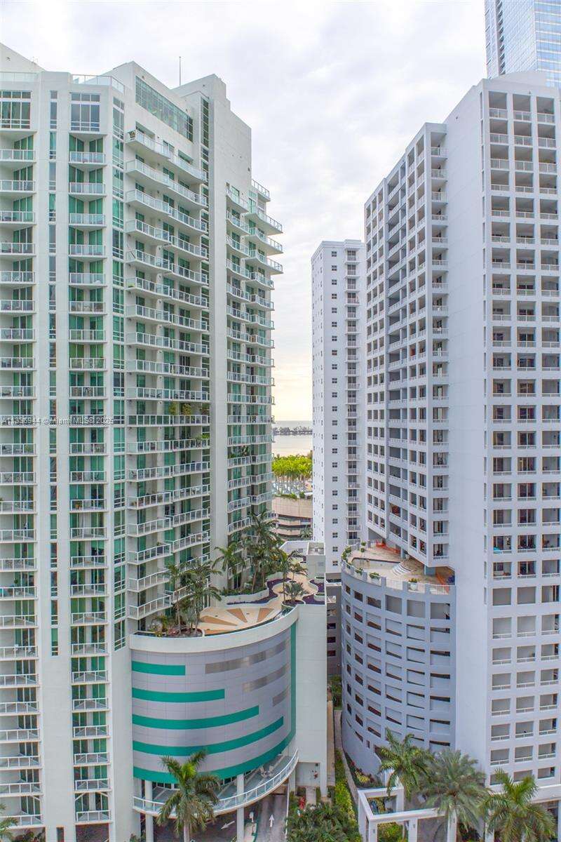 Brickell House at 1300 Brickell Bay Dr, Miami, FL 33131 - For Rent photo 17