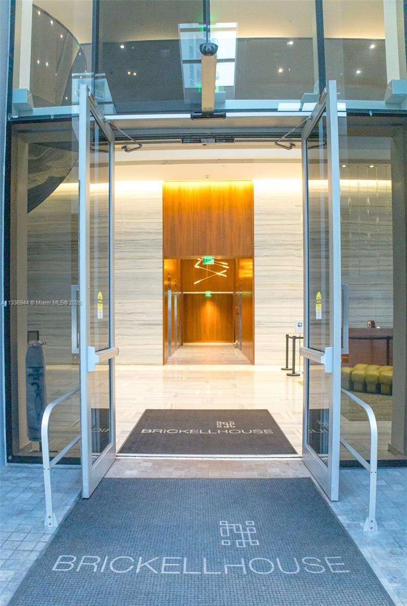 Brickell House at 1300 Brickell Bay Dr, Miami, FL 33131 - For Rent photo 27