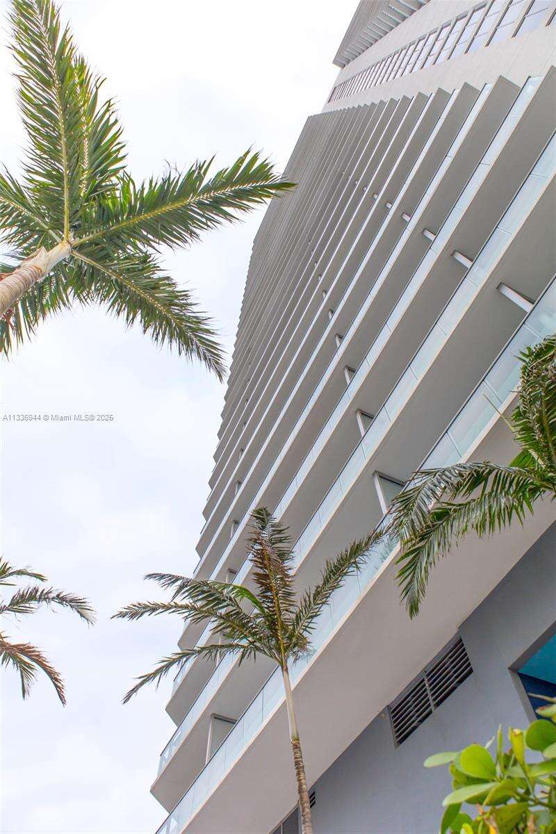 Brickell House at 1300 Brickell Bay Dr, Miami, FL 33131 - For Rent photo 28