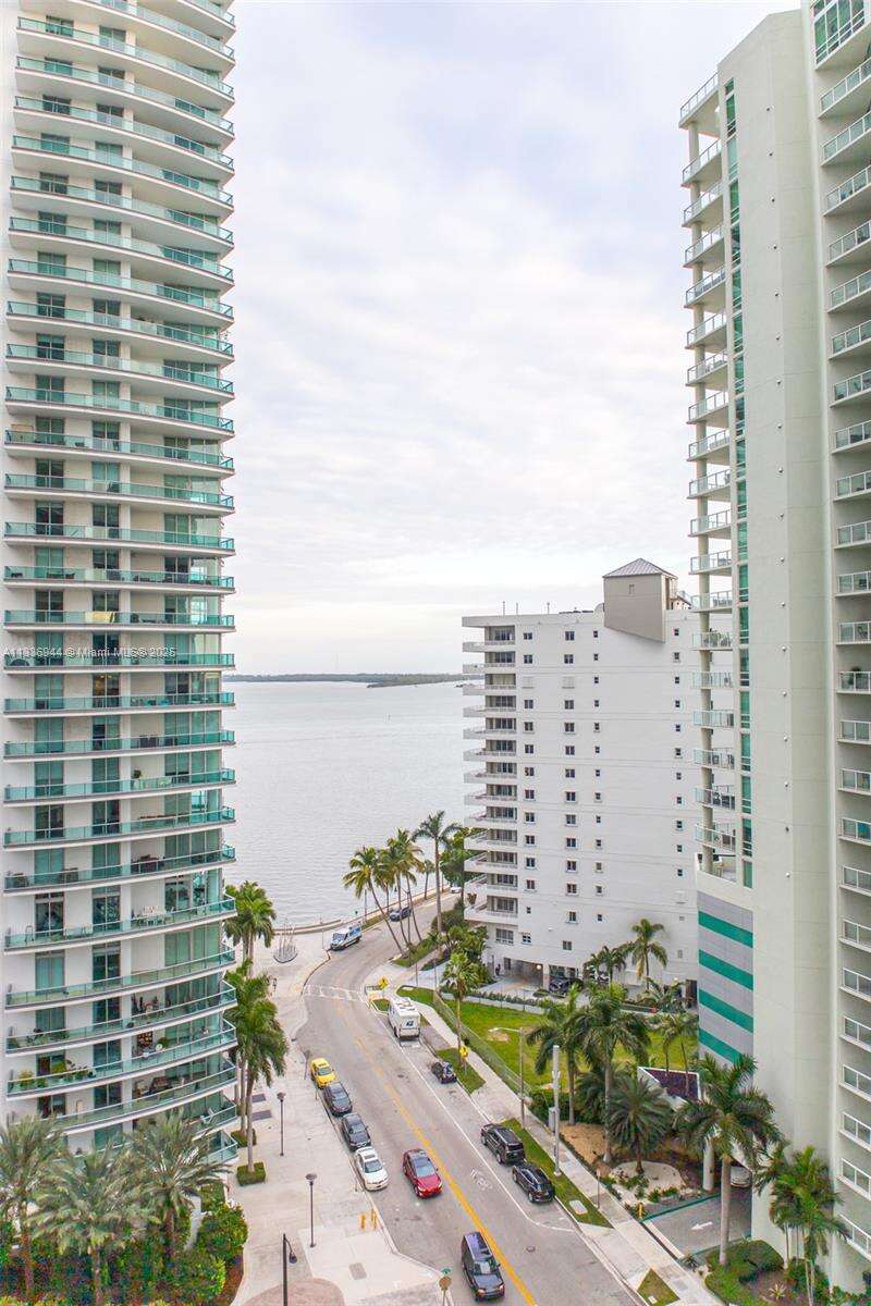 Brickell House at 1300 Brickell Bay Dr, Miami, FL 33131 - For Rent photo 34