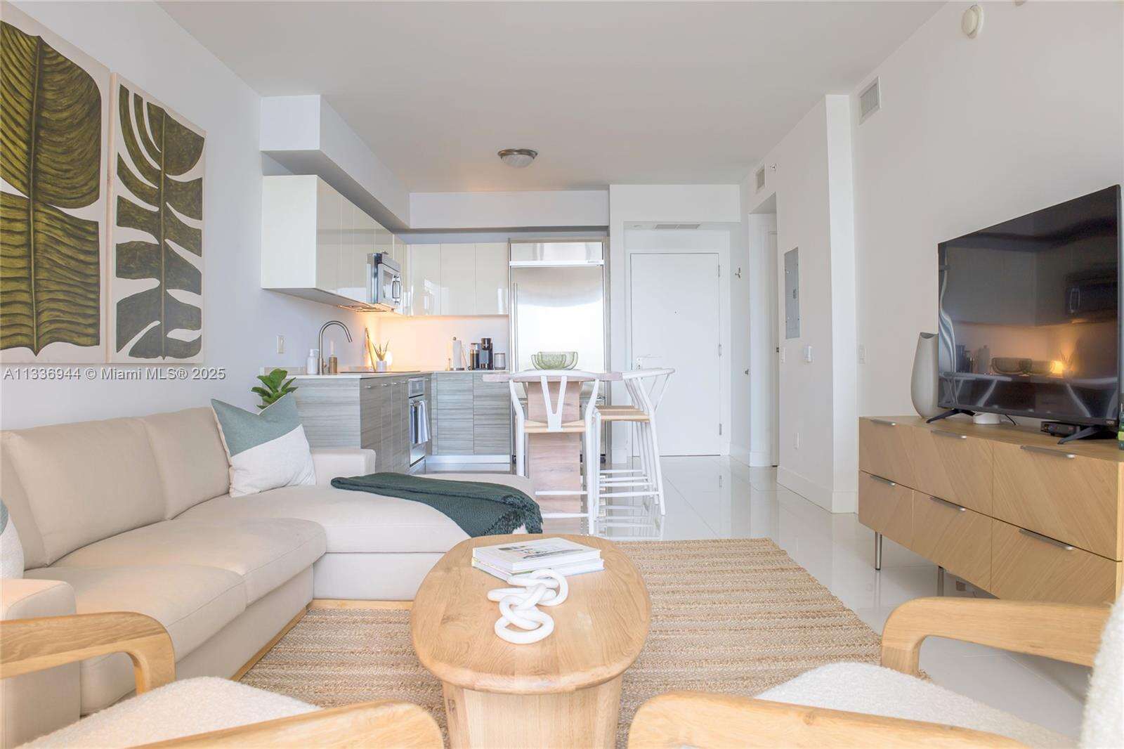 Brickell House at 1300 Brickell Bay Dr, Miami, FL 33131 - For Rent photo 6