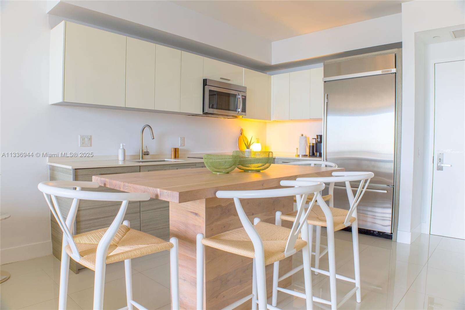 Brickell House at 1300 Brickell Bay Dr, Miami, FL 33131 - For Rent photo 8