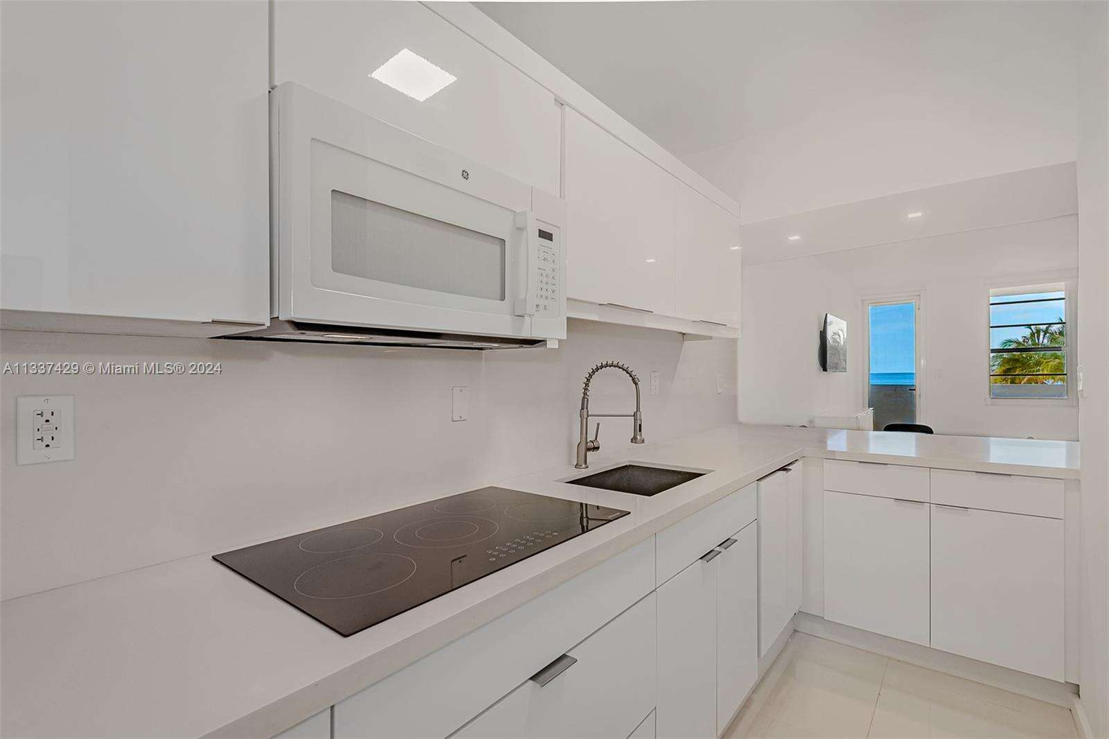 Decoplage at 100 Lincoln Rd, Miami Beach, FL 33139 - For Rent photo 11