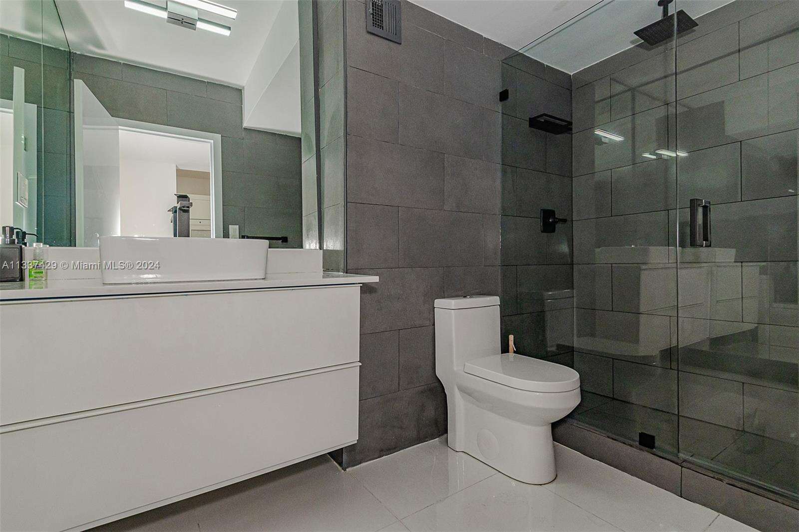 Decoplage at 100 Lincoln Rd, Miami Beach, FL 33139 - For Rent photo 12