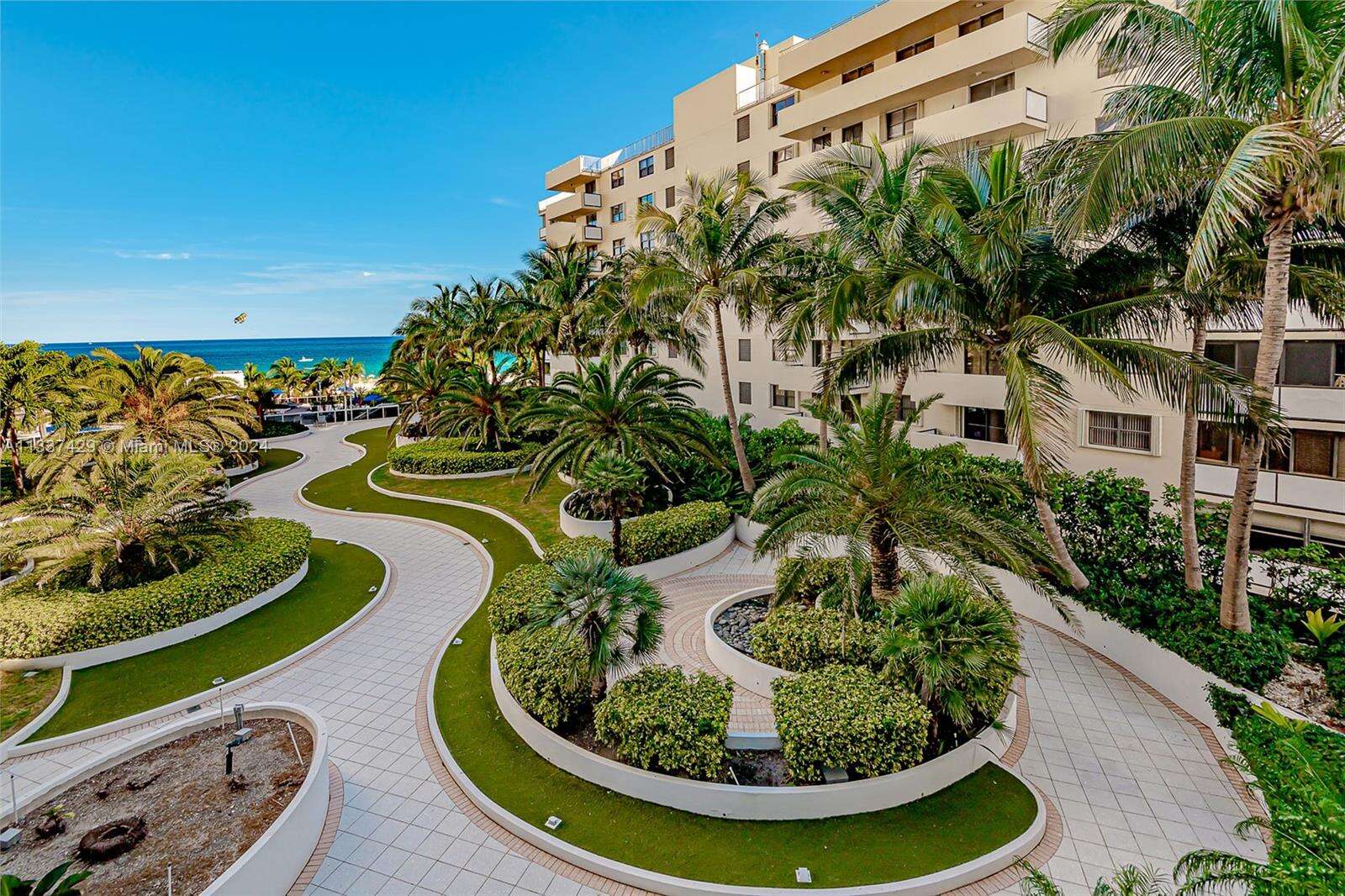 Decoplage at 100 Lincoln Rd, Miami Beach, FL 33139 - For Rent photo 15