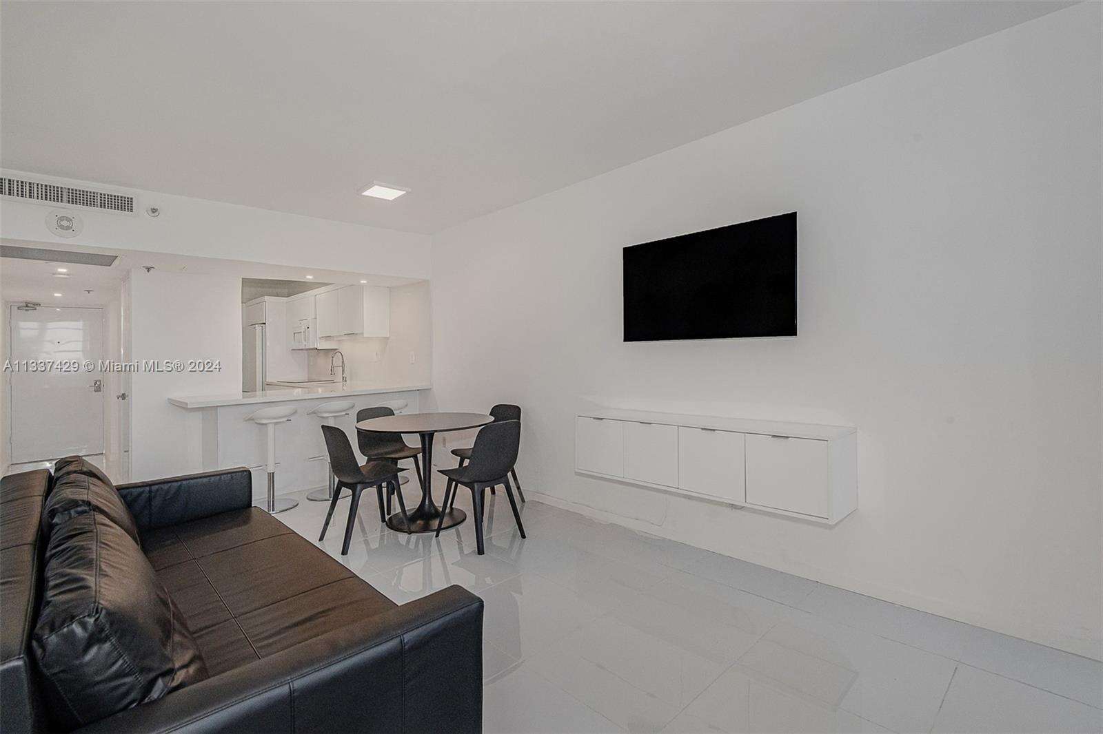 Decoplage at 100 Lincoln Rd, Miami Beach, FL 33139 - For Rent photo 5