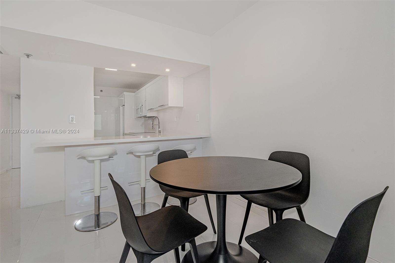 Decoplage at 100 Lincoln Rd, Miami Beach, FL 33139 - For Rent photo 6