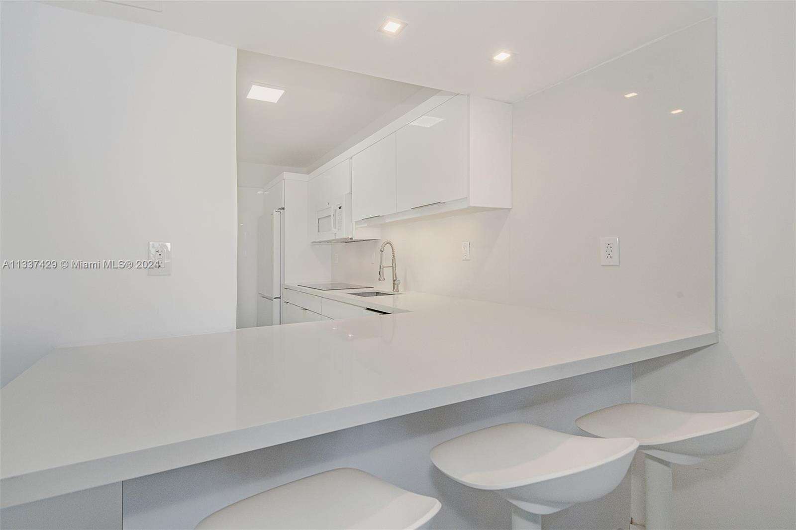 Decoplage at 100 Lincoln Rd, Miami Beach, FL 33139 - For Rent photo 8