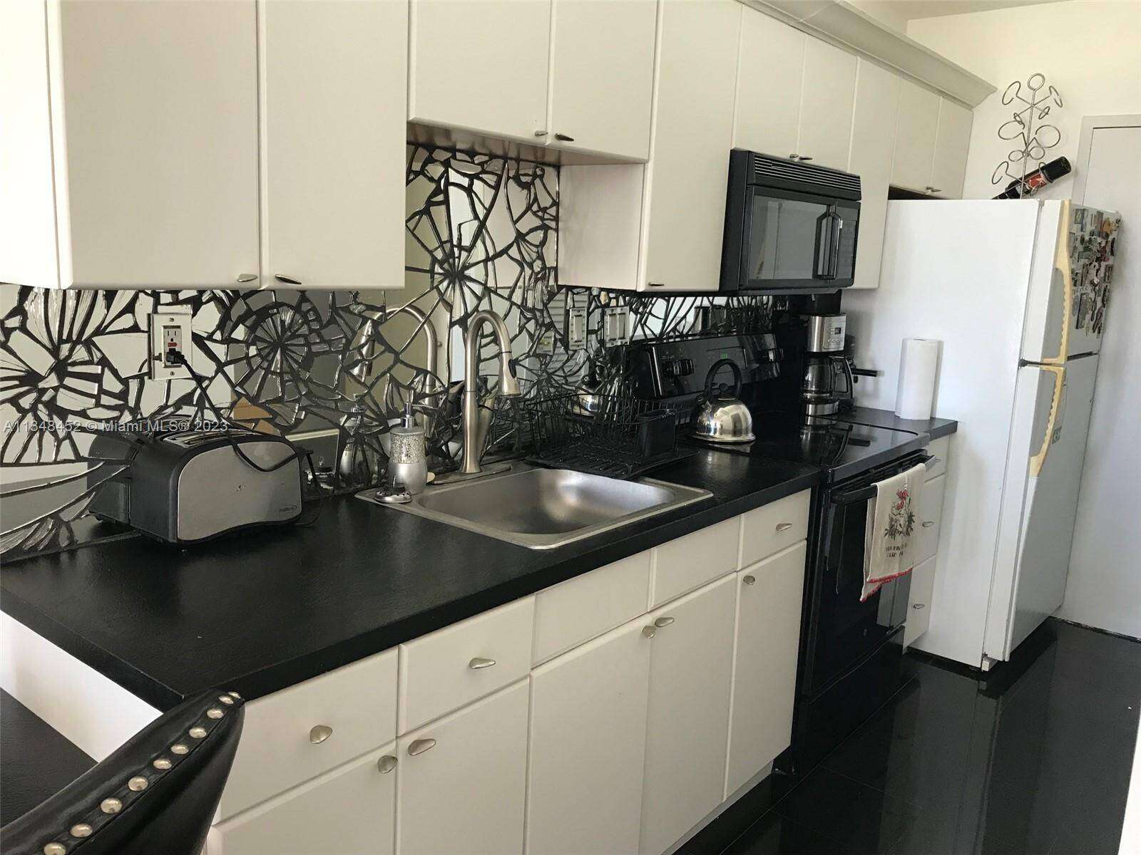 Decoplage at 100 Lincoln Rd, Miami Beach, FL 33139 - For Rent photo 12