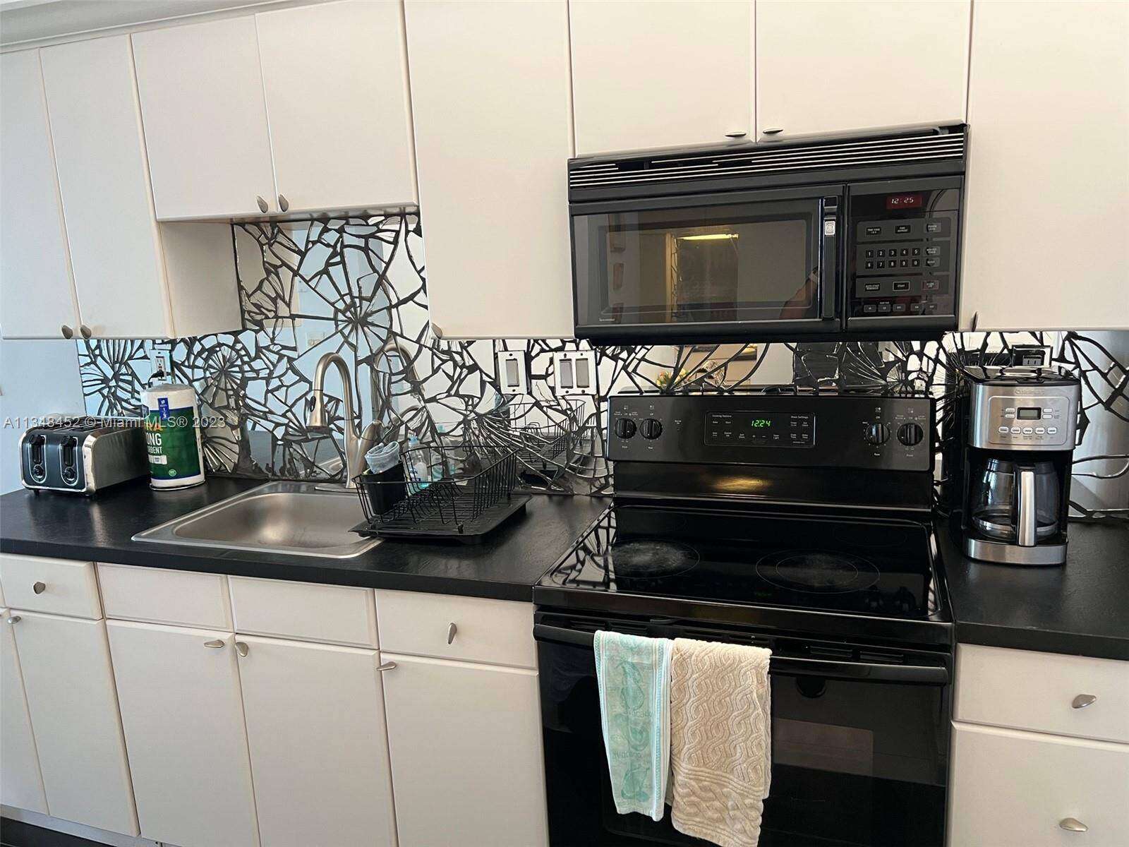 Decoplage at 100 Lincoln Rd, Miami Beach, FL 33139 - For Rent photo 13