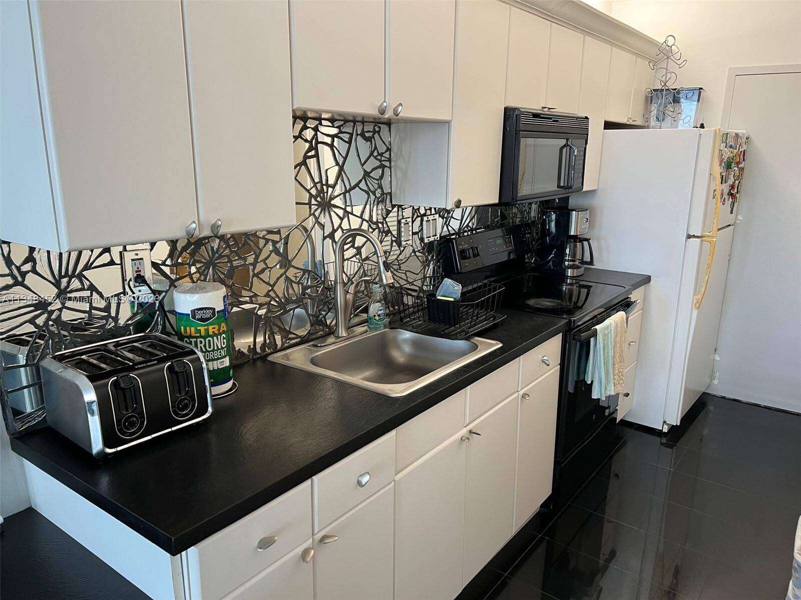 Decoplage at 100 Lincoln Rd, Miami Beach, FL 33139 - For Rent photo 14