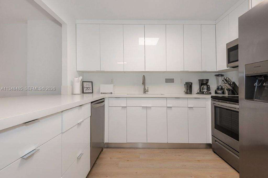 Roney Palace at 2301 Collins Ave, Miami Beach, FL 33139 - For Rent photo 2
