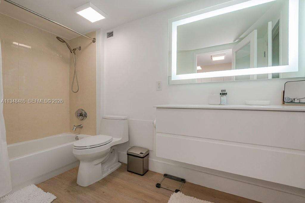 Roney Palace at 2301 Collins Ave, Miami Beach, FL 33139 - For Rent photo 4