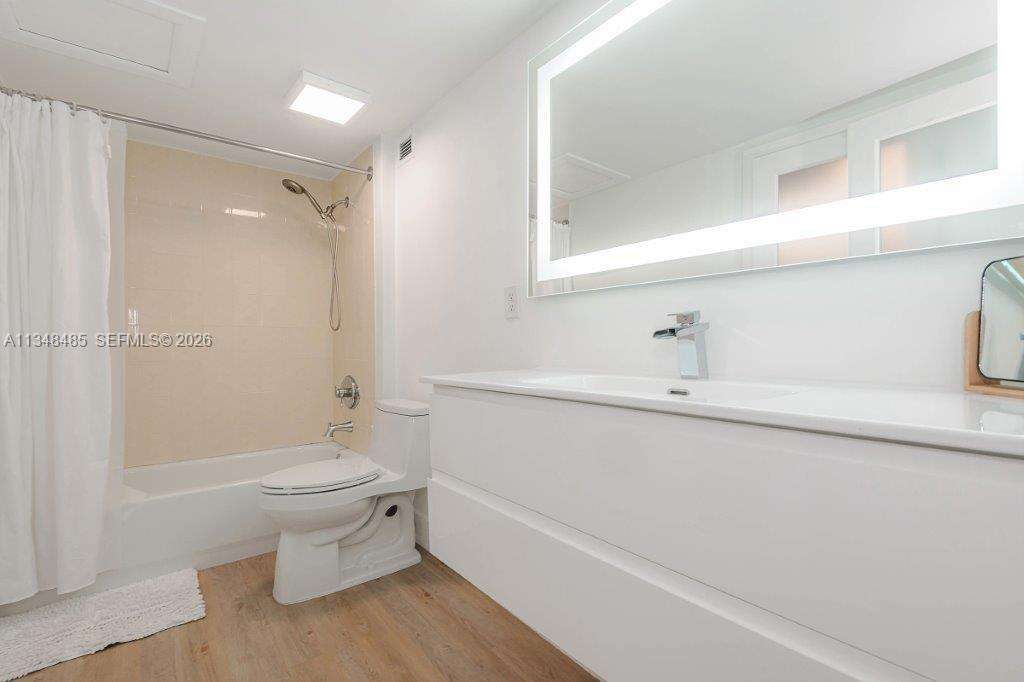 Roney Palace at 2301 Collins Ave, Miami Beach, FL 33139 - For Rent photo 8