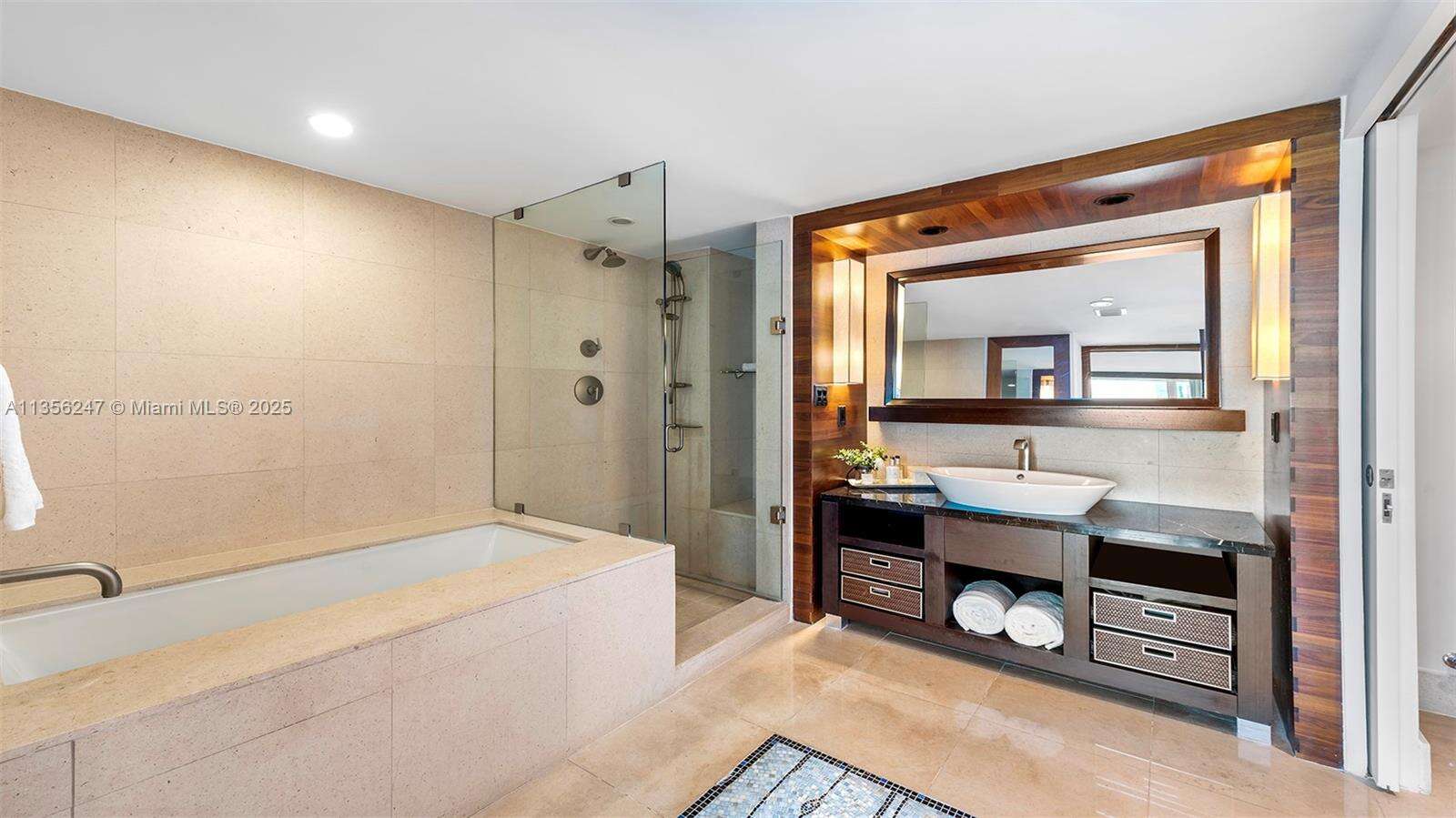Central Carillon at Miami Beach, FL 33141 - For Rent photo 15