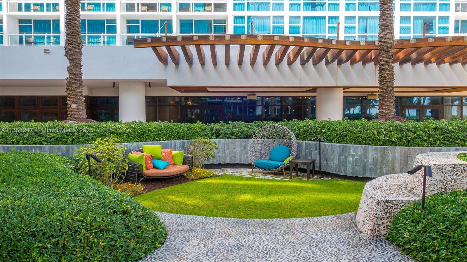 Central Carillon at Miami Beach, FL 33141 - For Rent photo 29
