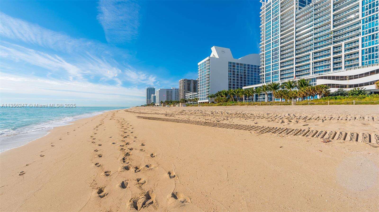 Central Carillon at Miami Beach, FL 33141 - For Rent photo 37