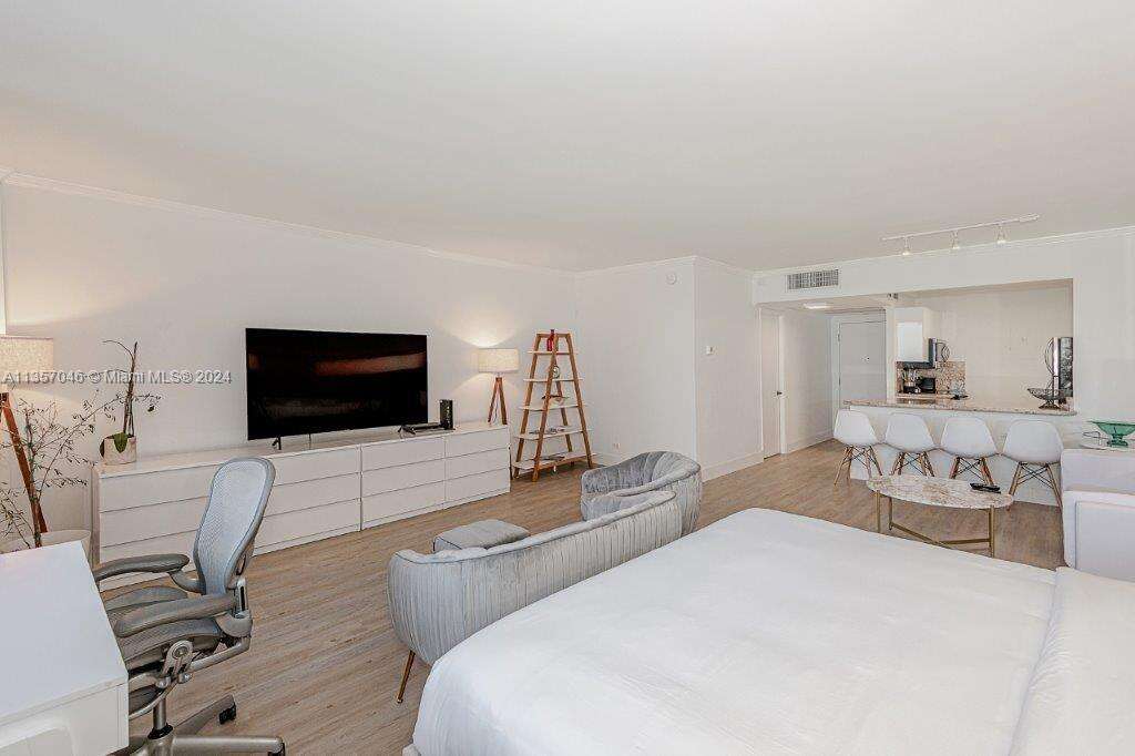 Roney Palace at 2301 Collins Ave, Miami Beach, FL 33139 - For Rent photo 11