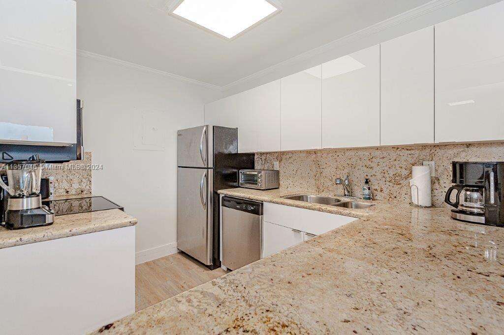 Roney Palace at 2301 Collins Ave, Miami Beach, FL 33139 - For Rent photo 14