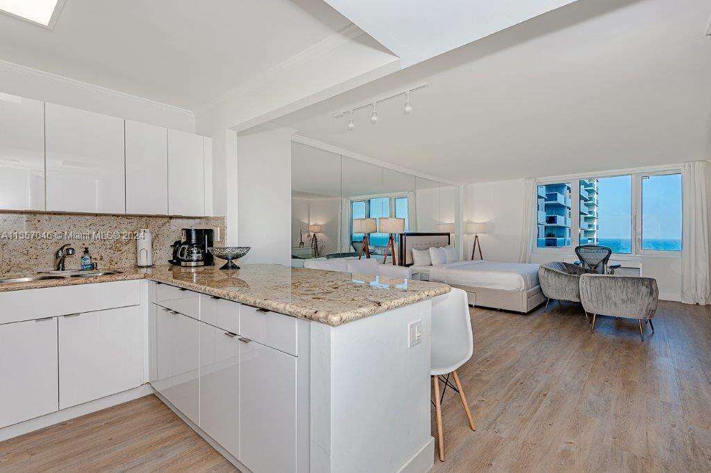 Roney Palace at 2301 Collins Ave, Miami Beach, FL 33139 - For Rent photo 15