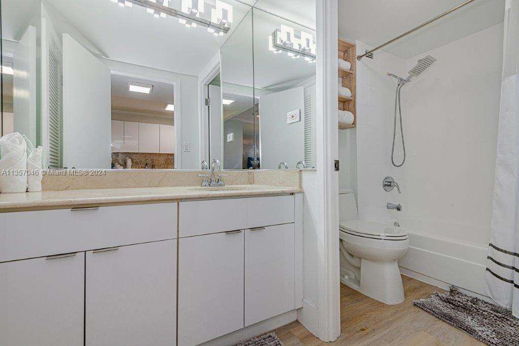 Roney Palace at 2301 Collins Ave, Miami Beach, FL 33139 - For Rent photo 16