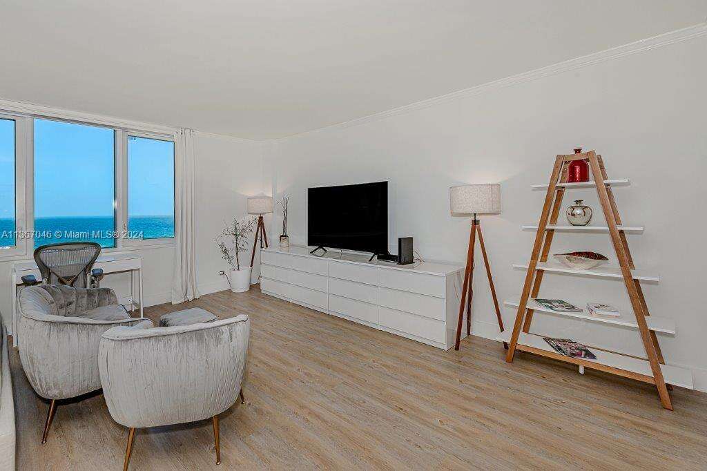 Roney Palace at 2301 Collins Ave, Miami Beach, FL 33139 - For Rent photo 8