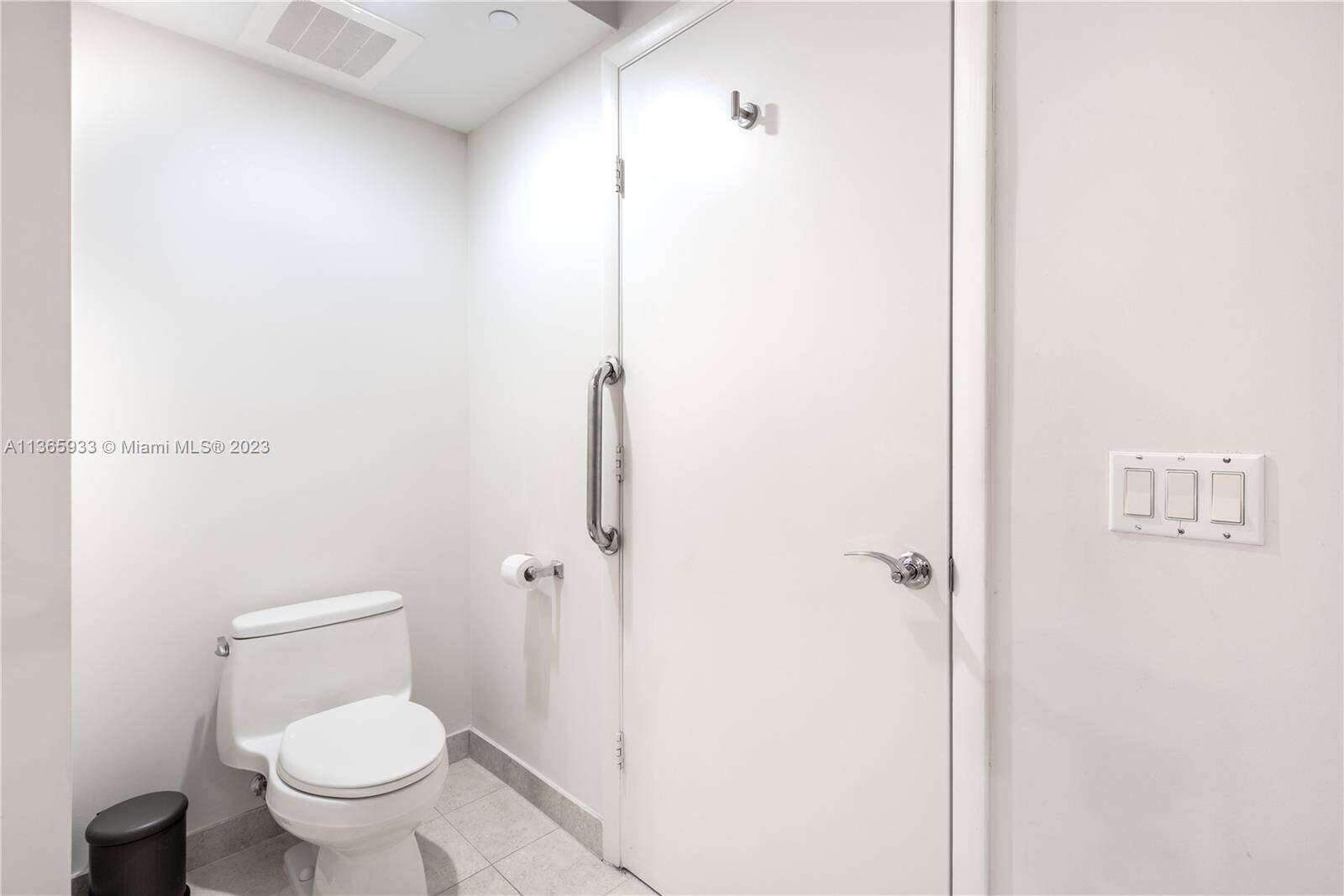 The Beach Club Two at 1830 Ocean Dr, Hallandale Beach, FL 33009 - For Rent photo 47