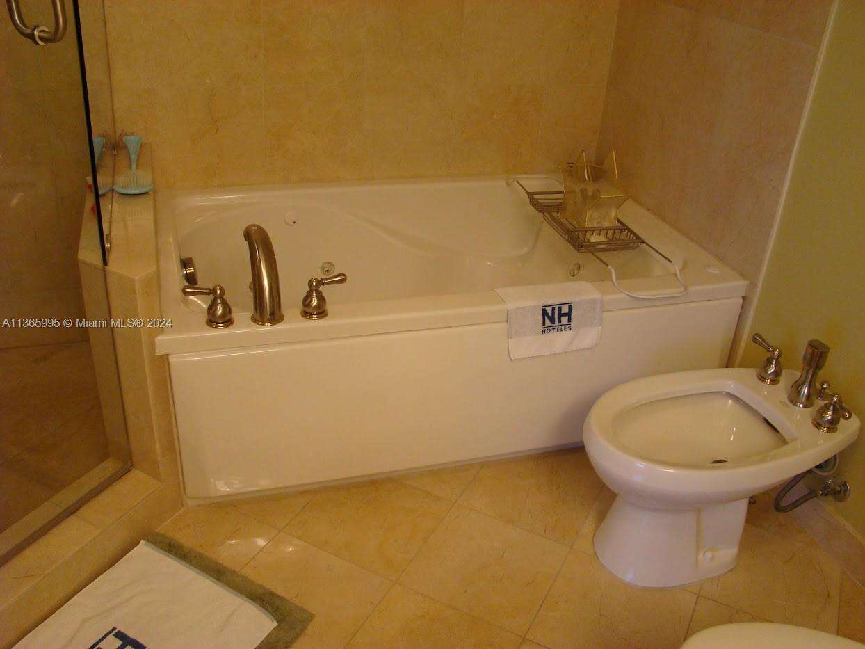 Akoya at 6365 Collins Ave, Miami Beach, FL 33141 - For Rent photo 13