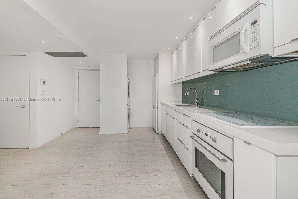 Roney Palace at 2301 Collins Ave, Miami Beach, FL 33139 - For Rent photo 11