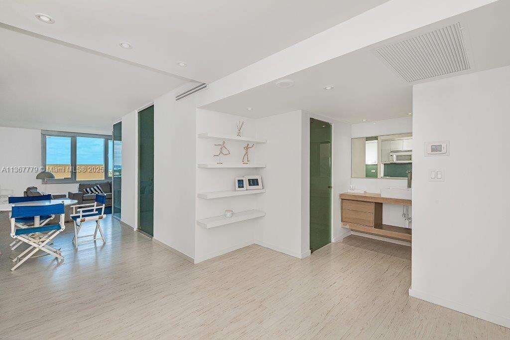 Roney Palace at 2301 Collins Ave, Miami Beach, FL 33139 - For Rent photo 10