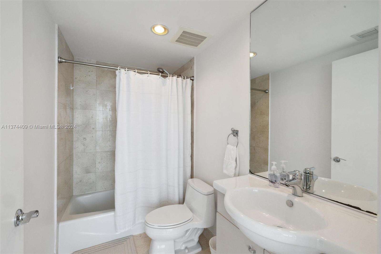 The Beach Club Two at 1830 Ocean Dr, Hallandale Beach, FL 33009 - For Rent photo 20