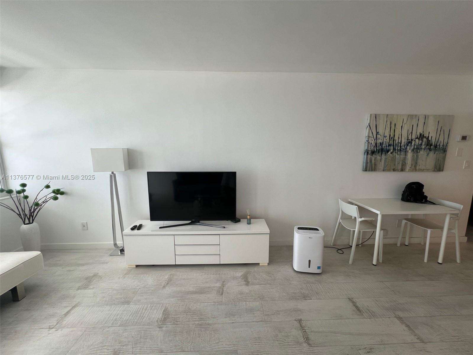 Decoplage at 100 Lincoln Rd, Miami Beach, FL 33139 - For Rent photo 16