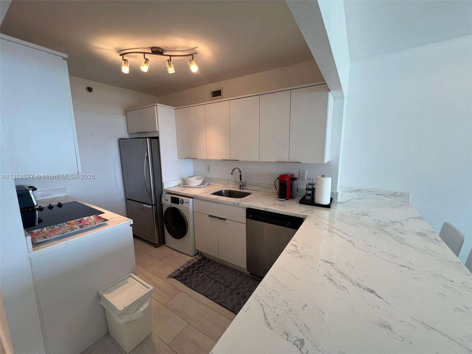 Decoplage at 100 Lincoln Rd, Miami Beach, FL 33139 - For Rent photo 20