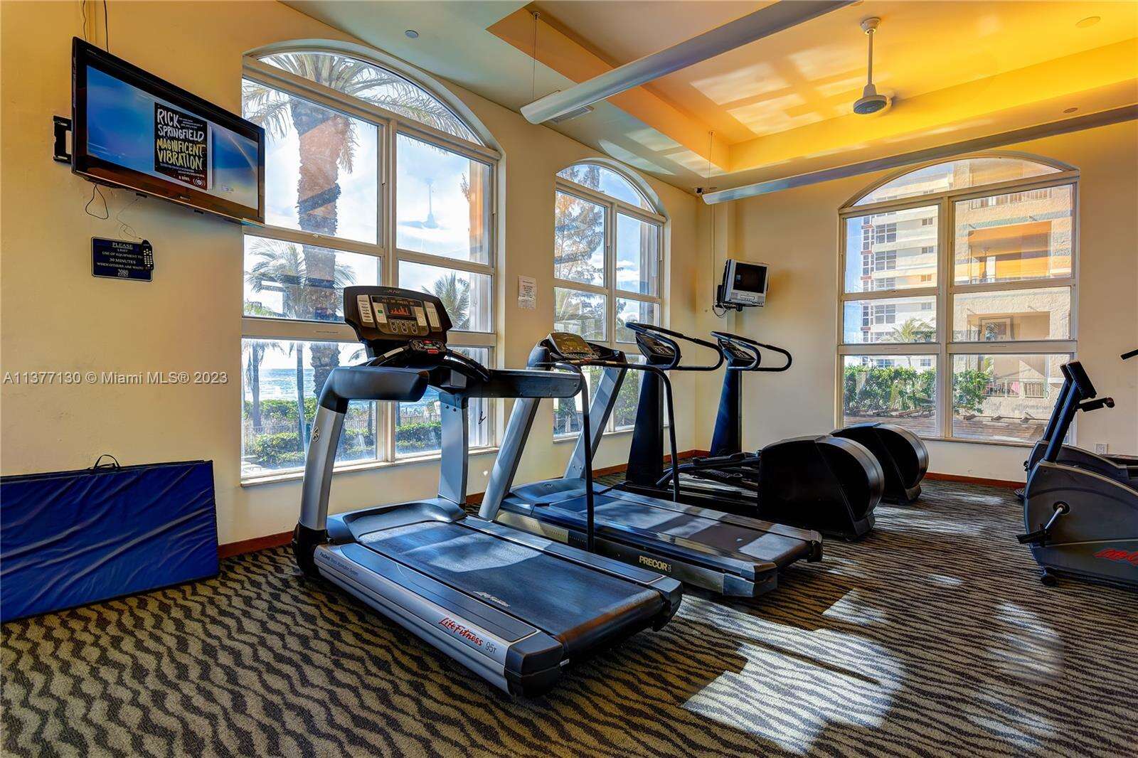2080 Ocean Dr, Hallandale Beach, FL 33009 - For Rent photo 34