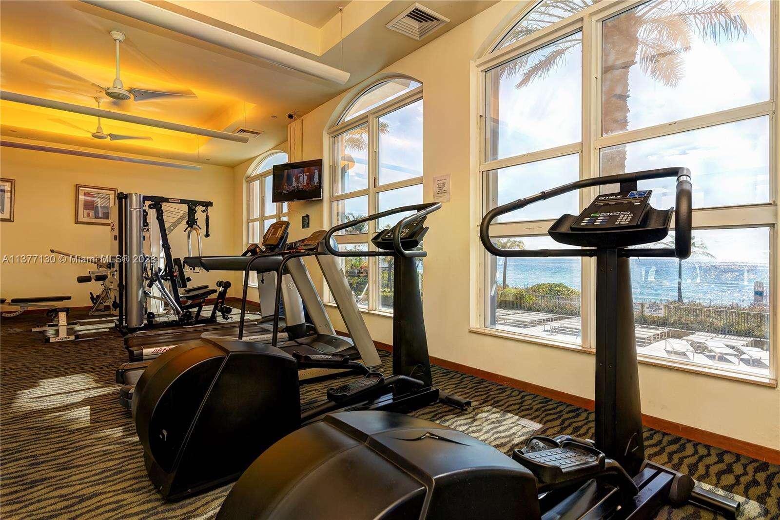 2080 Ocean Dr, Hallandale Beach, FL 33009 - For Rent photo 35
