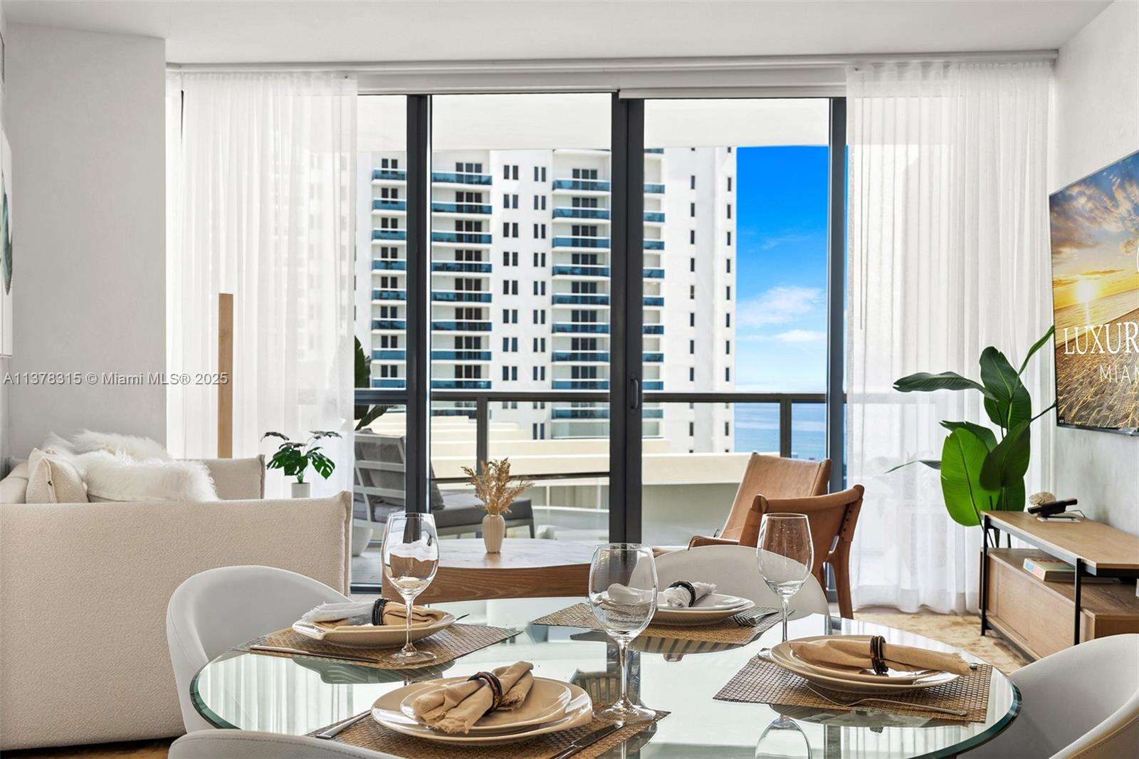W South Beach at 2201 Collins Ave, Miami Beach, FL 33139 - For Rent photo 11