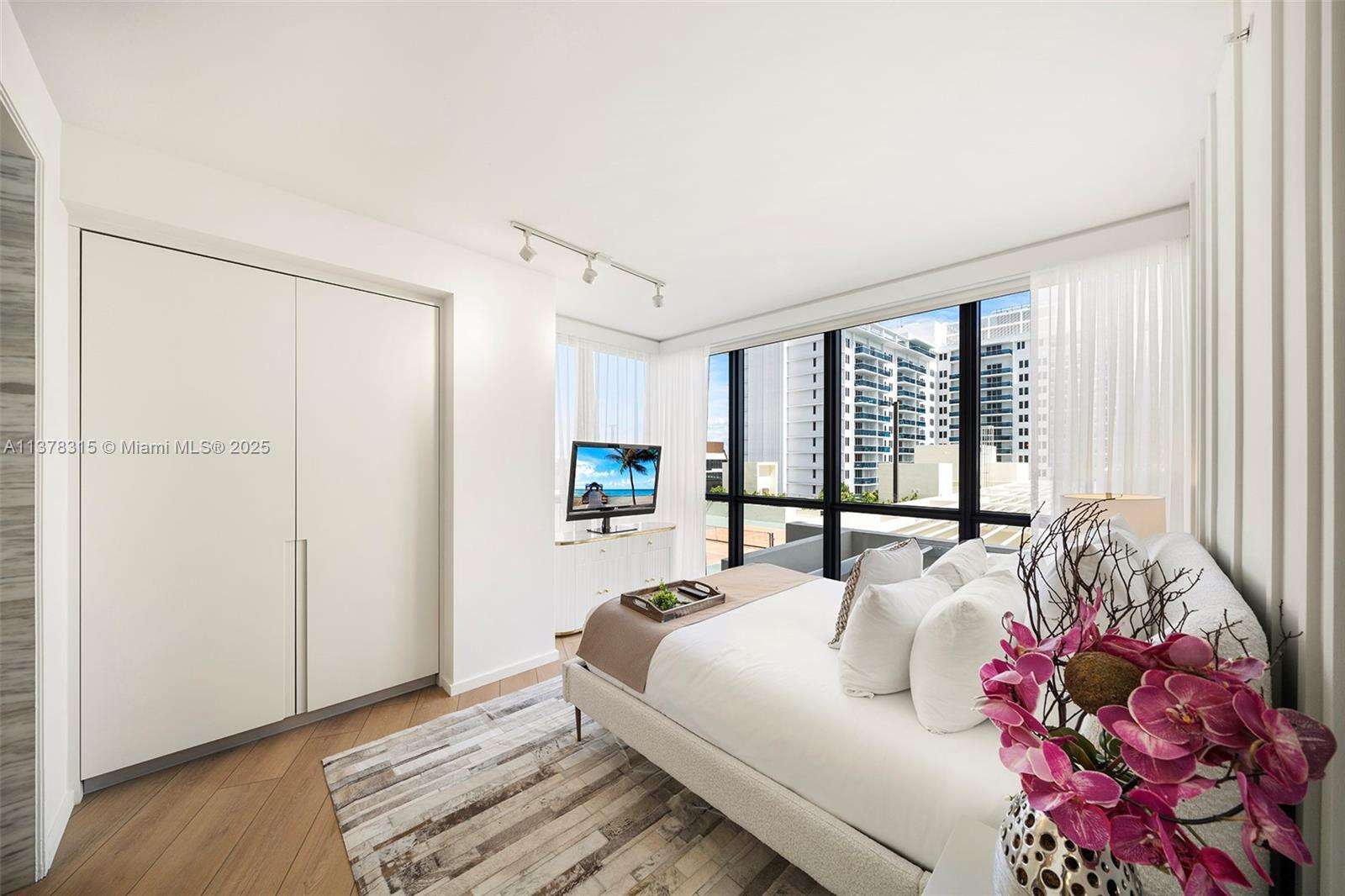 W South Beach at 2201 Collins Ave, Miami Beach, FL 33139 - For Rent photo 21