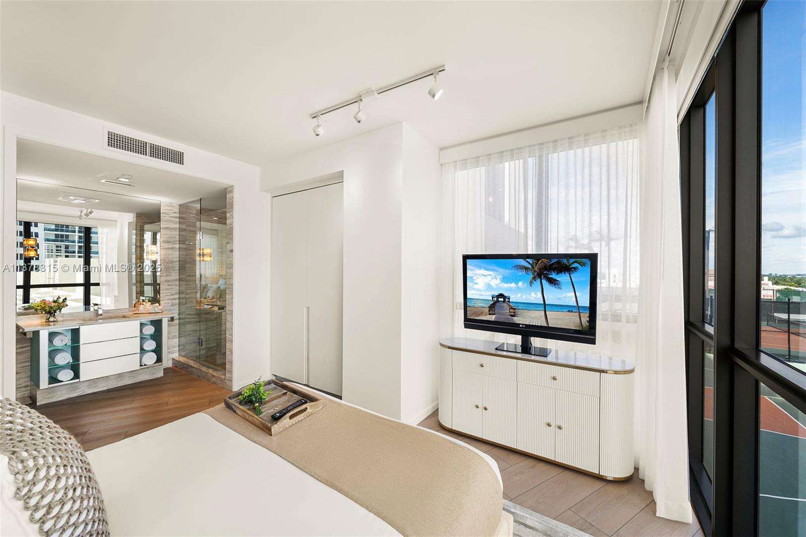 W South Beach at 2201 Collins Ave, Miami Beach, FL 33139 - For Rent photo 23
